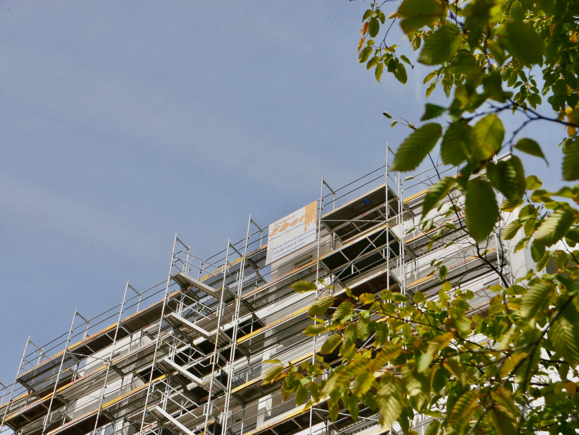 Gerüstbau Mehrfamilienhaus Allgäu – Richard Ebert GmbH